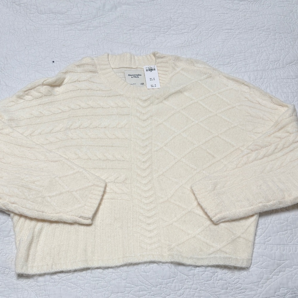 NWT Abercrombie & Fitch Cream Cable Crewneck Sweater